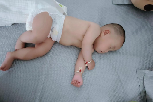 丹东几个月宝宝会抬头